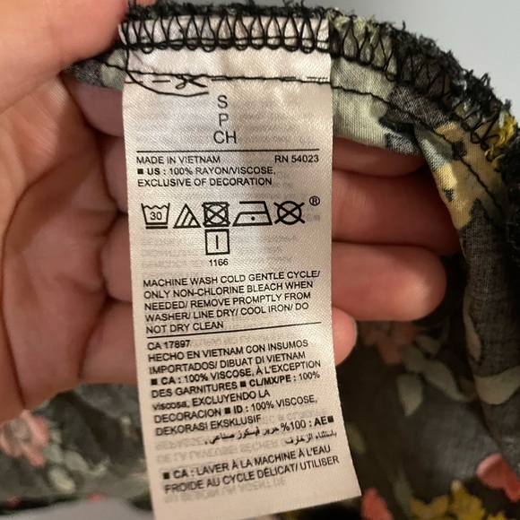 Beautiful floral dress - Picture 4 of 6